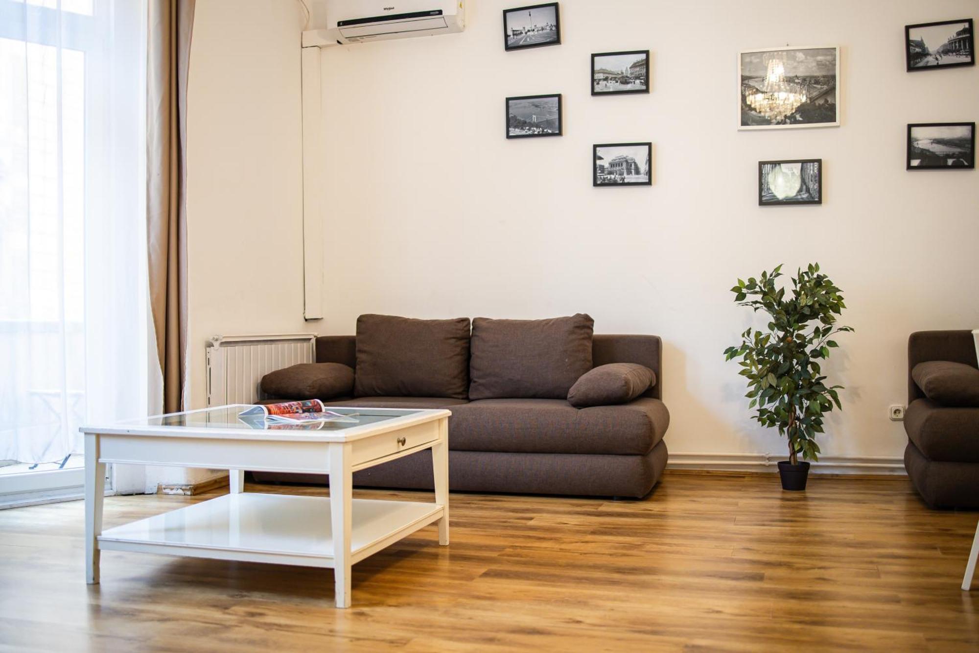 Real Apartments Lovag Budapest Eksteriør billede