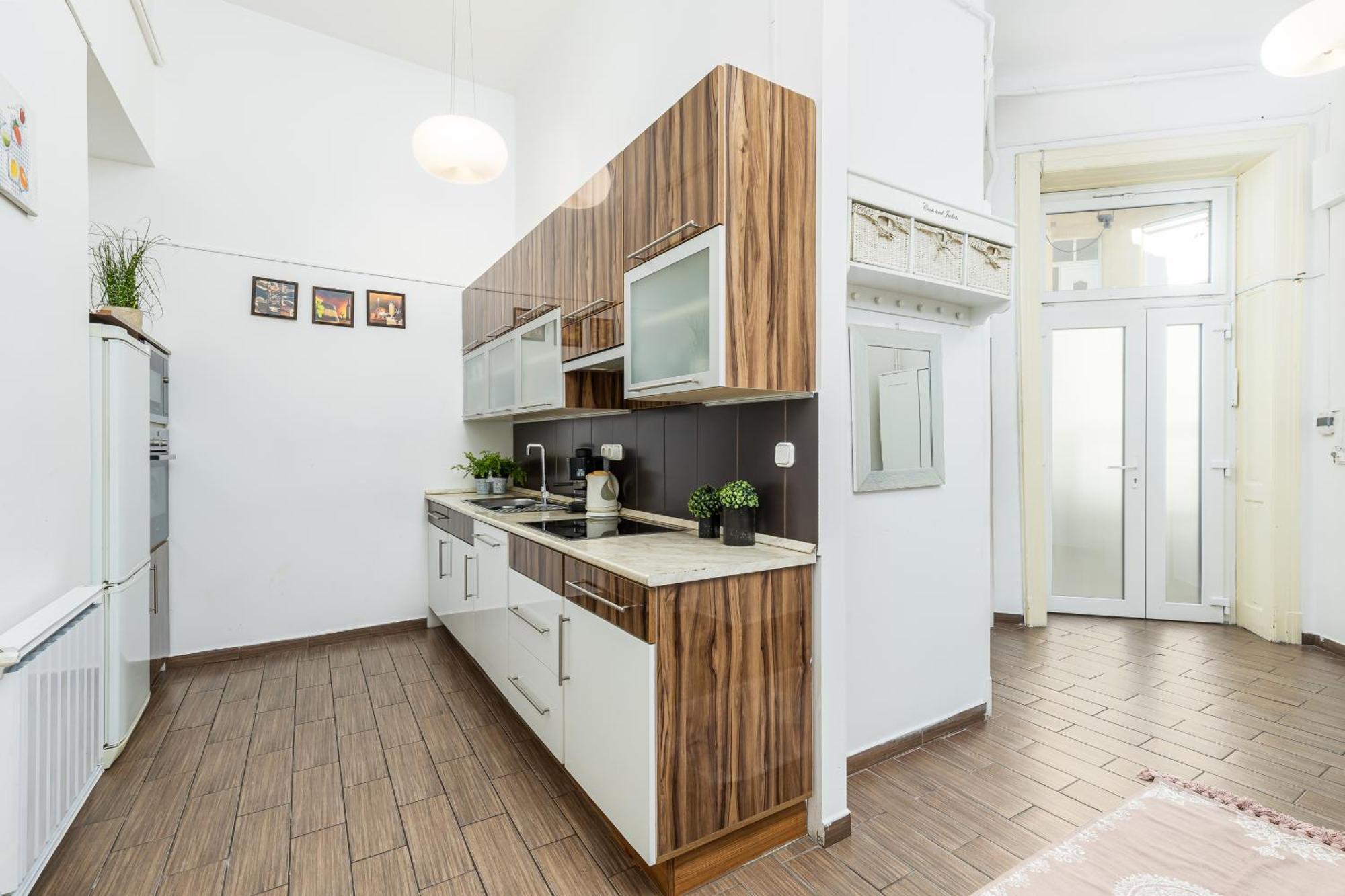 Real Apartments Lovag Budapest Eksteriør billede