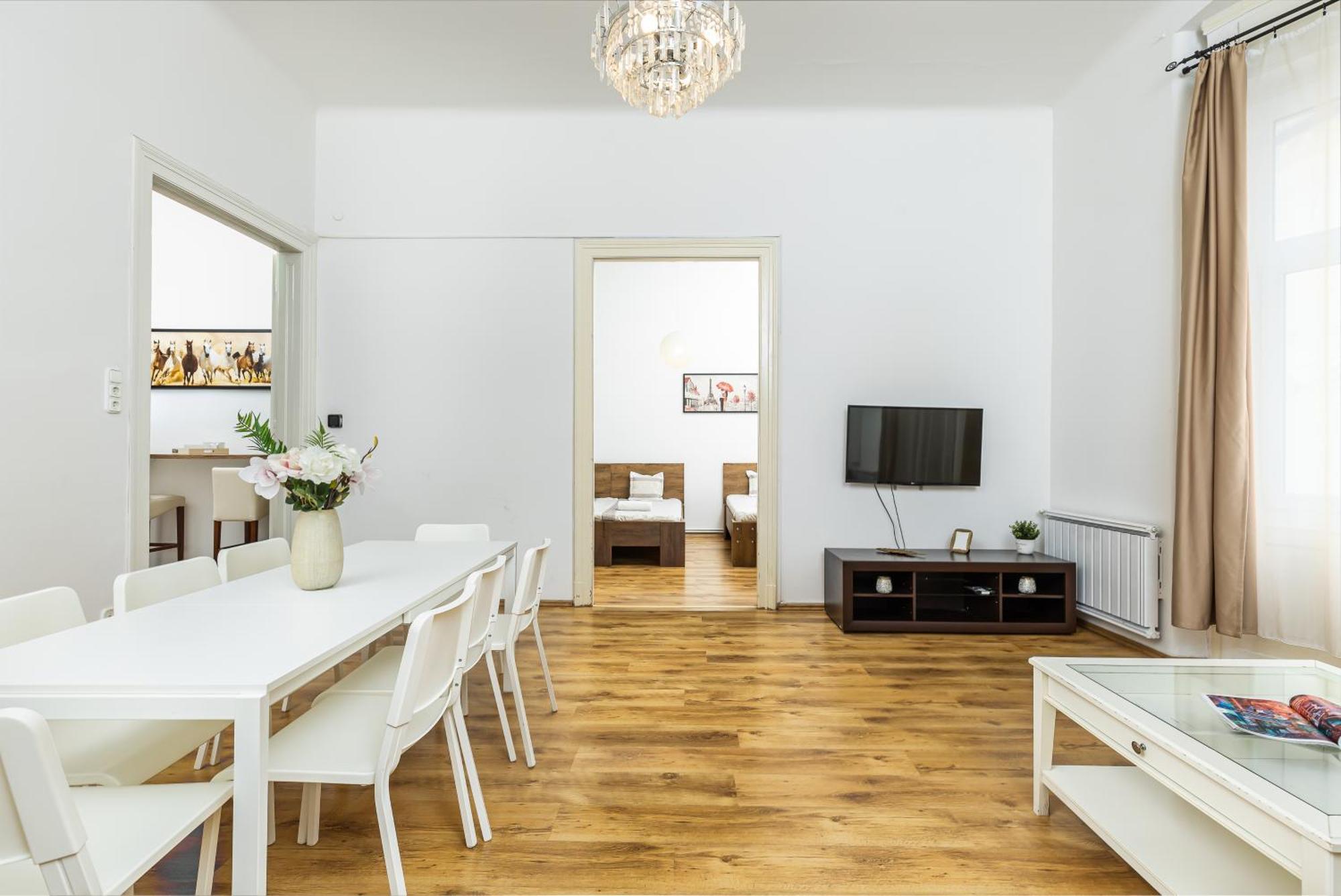Real Apartments Lovag Budapest Eksteriør billede