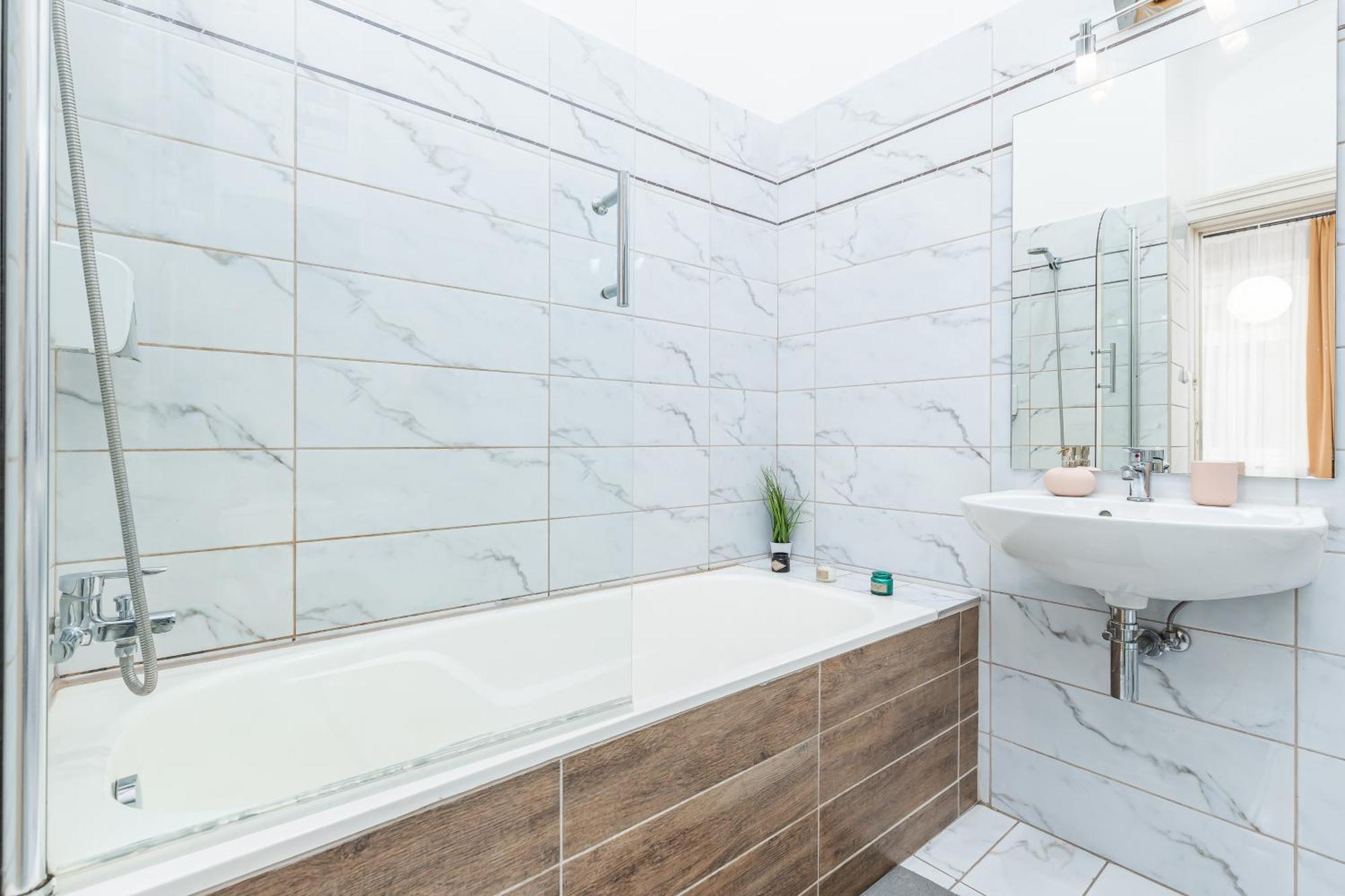 Real Apartments Lovag Budapest Eksteriør billede