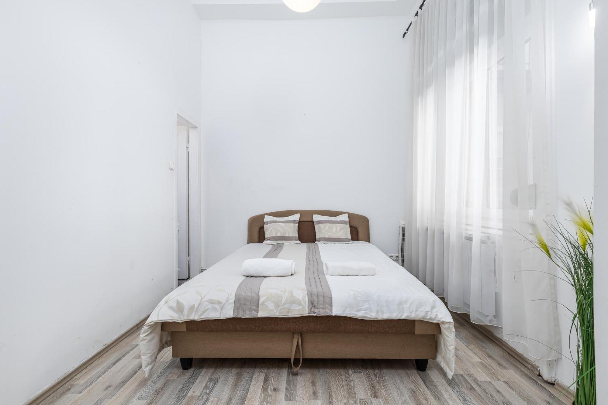Real Apartments Lovag Budapest Eksteriør billede