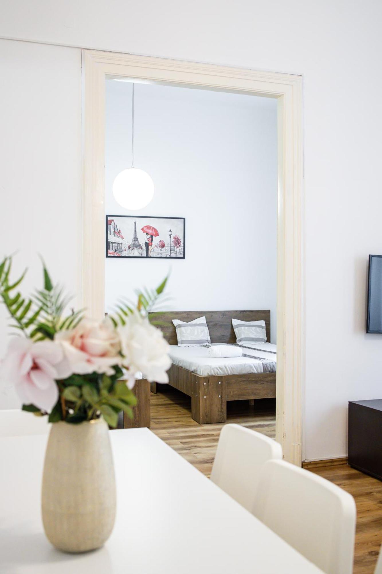 Real Apartments Lovag Budapest Eksteriør billede