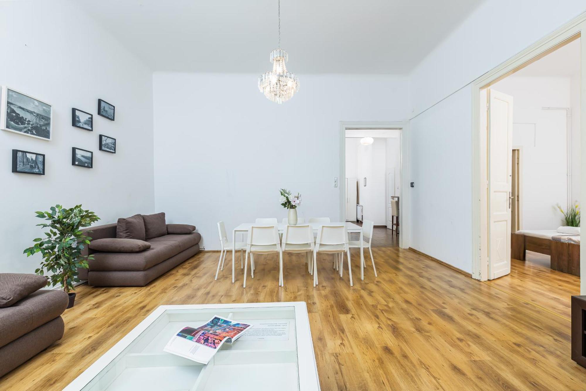 Real Apartments Lovag Budapest Eksteriør billede