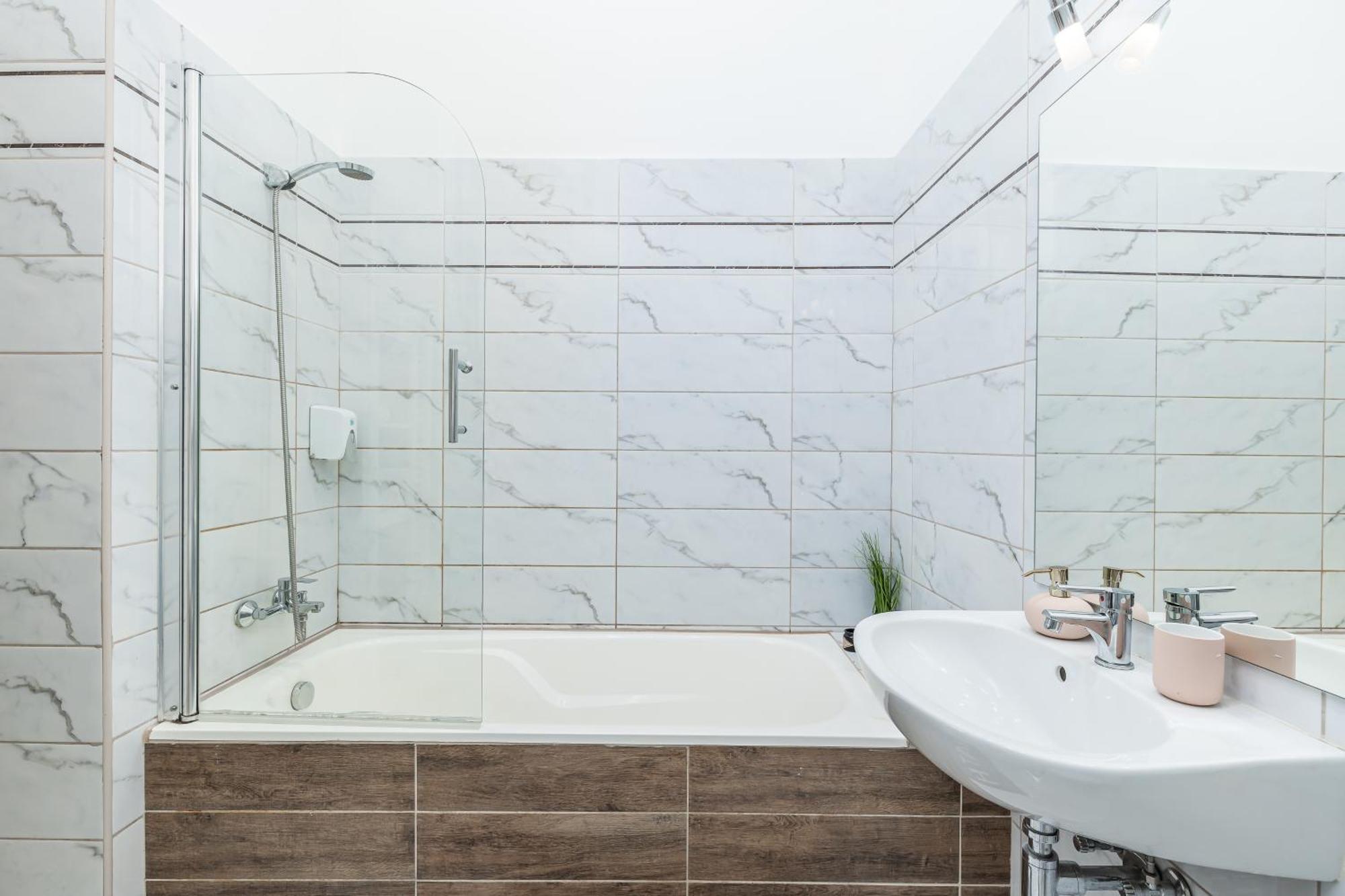 Real Apartments Lovag Budapest Eksteriør billede